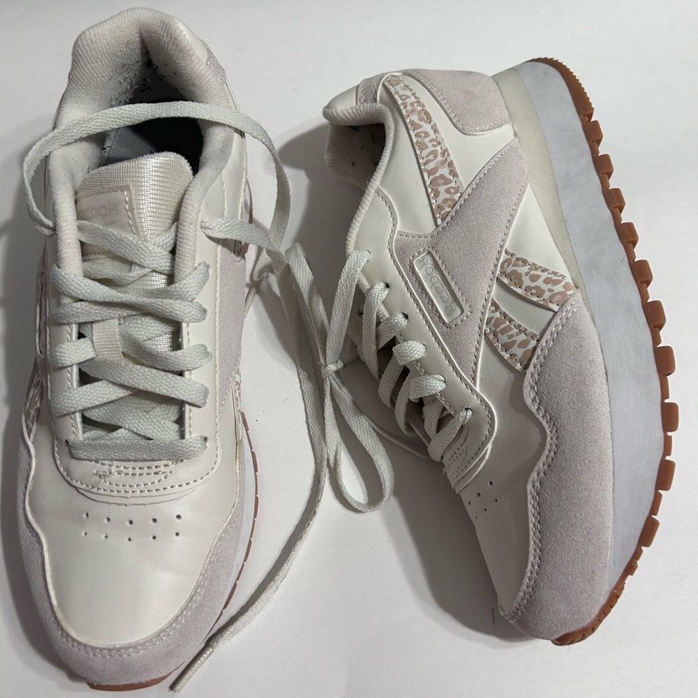 Reebok Women's White and Tan Sneakers SZ 7.5 Classic sneakers leopard print - Picture 2 of 7